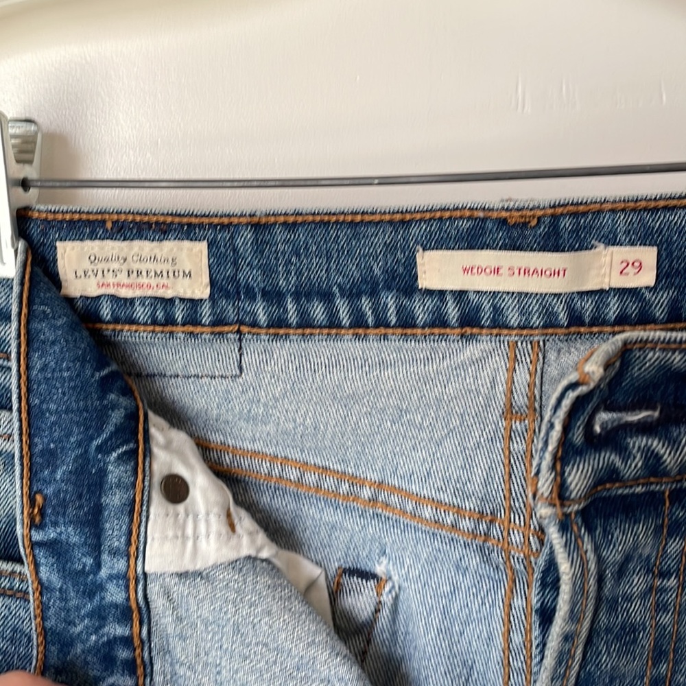 Levi’s - Picture 6 of 8